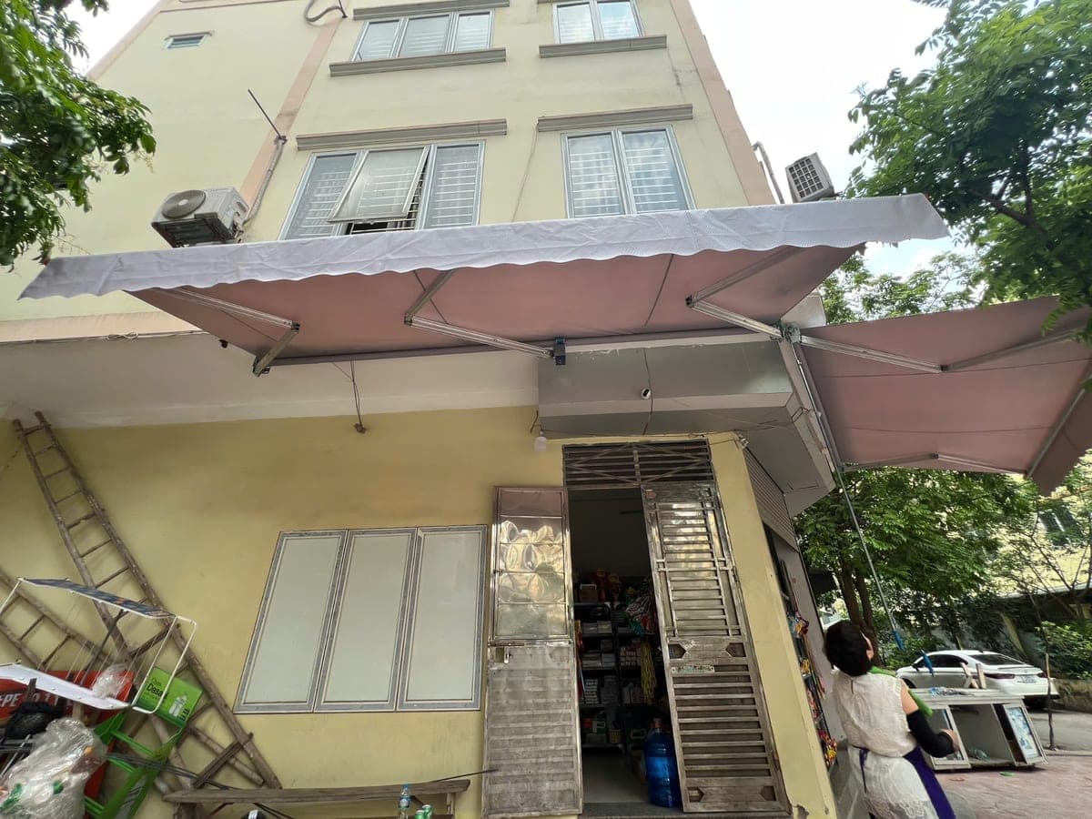 Mái hiên nhà phố