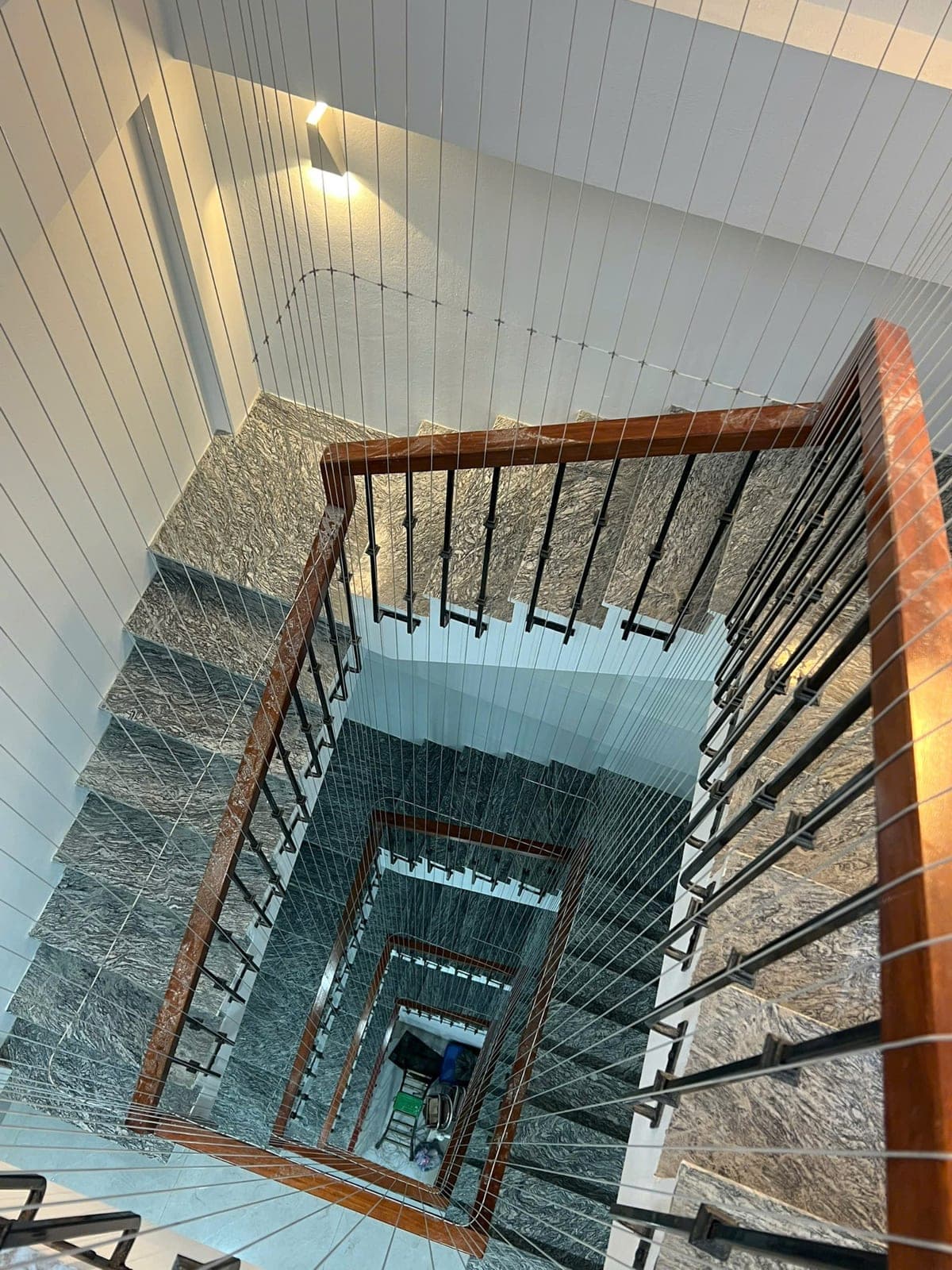 Lưới cầu thang nhà phố